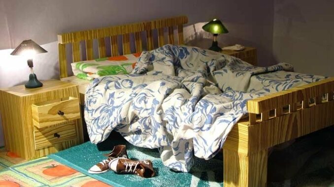 Đặt 3 thứ trong gầm giường tiền vào như nước, cả nhà tha hồ hưởng lộc to