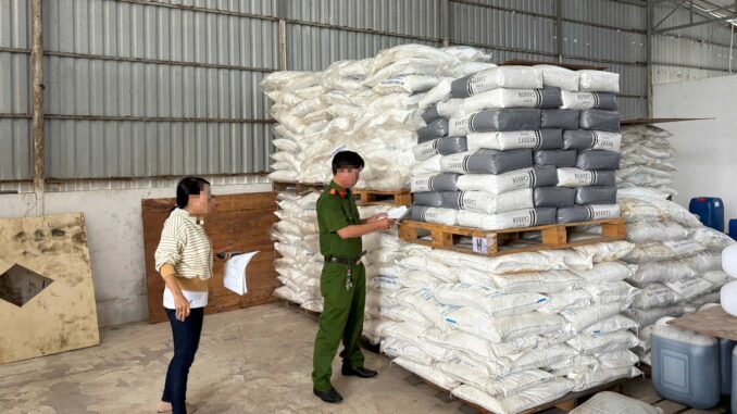 Cà Mau: Tạm giữ hơn 25 tấn hóa chất và mỹ phẩm không rõ nguồn gốc
