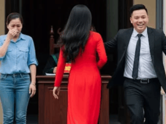 Vừa bước ra khỏi tòa, anh ấy lập tức chạy về phía người tình – khoảnh khắc đó khiến tôi đứng lặng không thốt nên lời