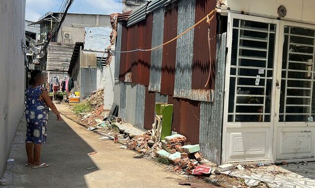 Vụ con quấn thi thể mẹ trong chăn đem bỏ ngoài đường ở TP.HCM: Tiết lộ hoàn cảnh túng quẫn của gia đình Vụ con quấn thi thể mẹ trong chăn đem bỏ ngoài đường ở TP.HCM: Tiết lộ hoàn cảnh túng quẫn của gia đình