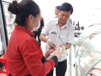 Vụ Công ty C.P. Việt Nam bị tố bán heo bệnh: Cửa hàng hoạt động khi giấy chứng nhận VSATTP hết hạn