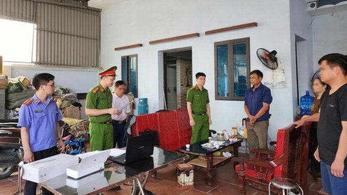 Bắt một cựu chủ tịch xã Bắt một cựu chủ tịch xã