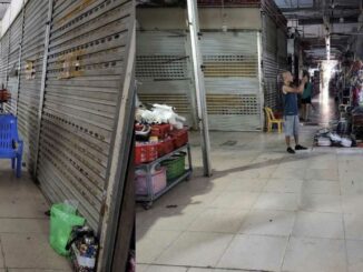Nhiều chợ lớn vắng khách, tiểu thương đóng cửa vì sợ kiểm tra hàng hóa