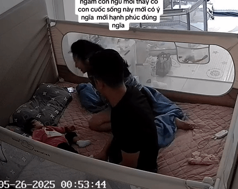 Cặp vợ chồng Quảng Ninh hiếm muộn 12 năm và khoảnh khắc ngắm con ngủ lay động cộng đồng mạng Cặp vợ chồng Quảng Ninh hiếm muộn 12 năm và khoảnh khắc ngắm con ngủ lay động cộng đồng mạng
