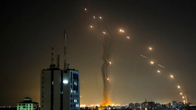 Iran phóng 370 tên lửa đạn đạo, Israel ‘đánh giá thấp’ năng lực của Tehran Iran phóng 370 tên lửa đạn đạo, Israel ‘đánh giá thấp’ năng lực của Tehran