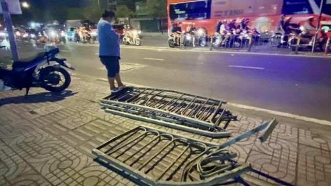 Vụ xe Jeep t:ông 3 người th:ương v:ong ở TP Hồ Chí Minh có liên quan chủ quán bar? Vụ xe Jeep t:ông 3 người th:ương v:ong ở TP Hồ Chí Minh có liên quan chủ quán bar?