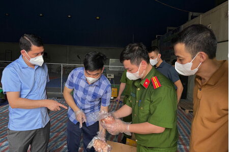 Công an Nam Định bắt giữ hơn 20 tấn thực phẩm không rõ nguồn gốc Công an Nam Định bắt giữ hơn 20 tấn thực phẩm không rõ nguồn gốc