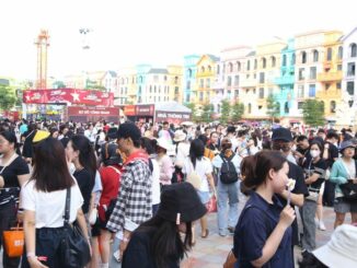 Biển người đổ về Hưng Yên