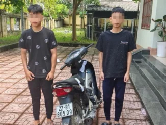 Bốc đầu xe máy, 2 thanh niên bị tịch thu phương tiện