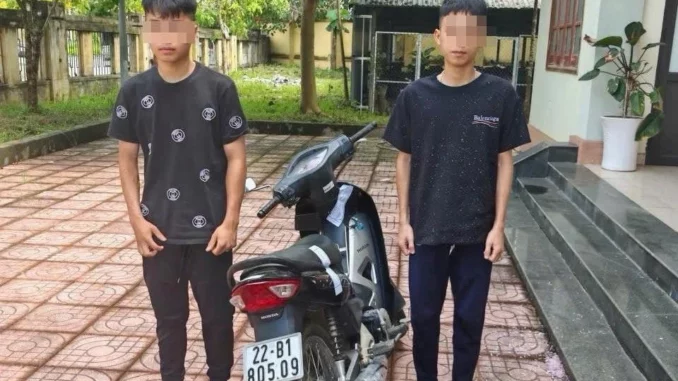 Bốc đầu xe máy, 2 thanh niên bị tịch thu phương tiện Bốc đầu xe máy, 2 thanh niên bị tịch thu phương tiện