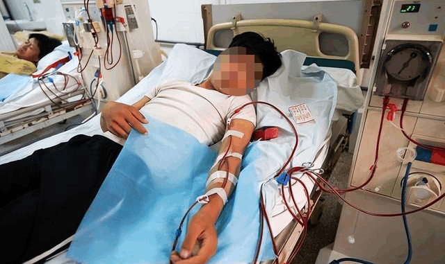 Chàng trai suy thận sau khi ăn 2 miếng rau: 2 loại rau có vị đắng phải bỏ ngay, rửa dao thớt thật kỹ Chàng trai suy thận sau khi ăn 2 miếng rau: 2 loại rau có vị đắng phải bỏ ngay, rửa dao thớt thật kỹ