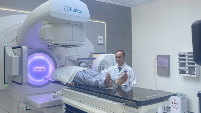 Bệnh viện K quá tải: Máy xạ trị ‘cày’ 23 tiếng/ngày, bệnh nhân ung thư mòn mỏi chờ đợi