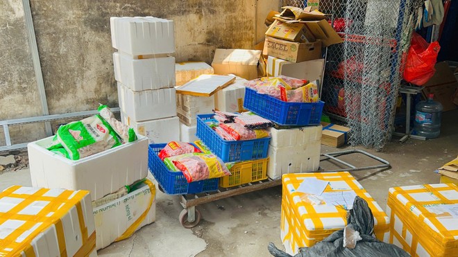 Công an Hà Nội đột kích kho đông lạnh thu giữ 1 tấn viên thả lẩu các loại không rõ nguồn gốc Công an Hà Nội đột kích kho đông lạnh thu giữ 1 tấn viên thả lẩu các loại không rõ nguồn gốc