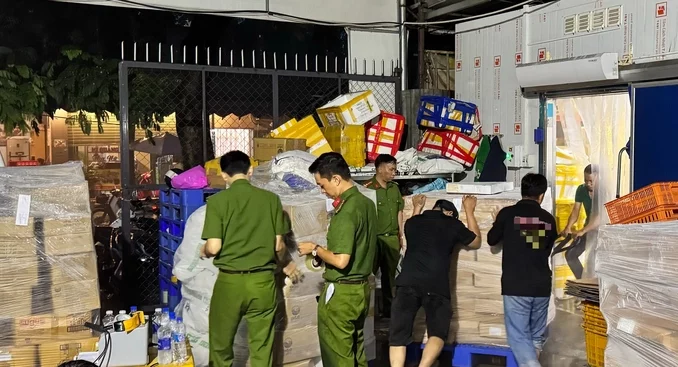 Công an phát hiện, tạm giữ gần 70 tấn thịt, nội tạng động vật không rõ nguồn gốc Công an phát hiện, tạm giữ gần 70 tấn thịt, nội tạng động vật không rõ nguồn gốc