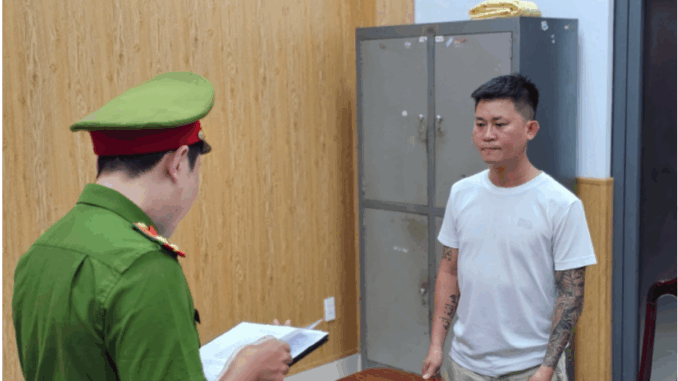 Bắt nóng ‘ông trùm’ đường dây đ: ánh b: ạc, c:á đ:ộ hơn 2.000 tỷ đồng khi từ Campuchia về Việt Nam Bắt nóng ‘ông trùm’ đường dây đ: ánh b: ạc, c:á đ:ộ hơn 2.000 tỷ đồng khi từ Campuchia về Việt Nam