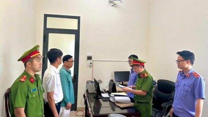 Bắt tạm giam 2 nguyên lãnh đạo một huyện ở Đắk Lắk Bắt tạm giam 2 nguyên lãnh đạo một huyện ở Đắk Lắk