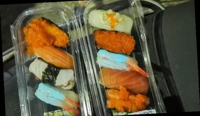 Trời ơi Sushi rẻ tiền mua trong siêu thị phát hiện nhiễm chất này ai hay ăn thì giờ hối không kịp Trời ơi Sushi rẻ tiền mua trong siêu thị phát hiện nhiễm chất này ai hay ăn thì giờ hối không kịp