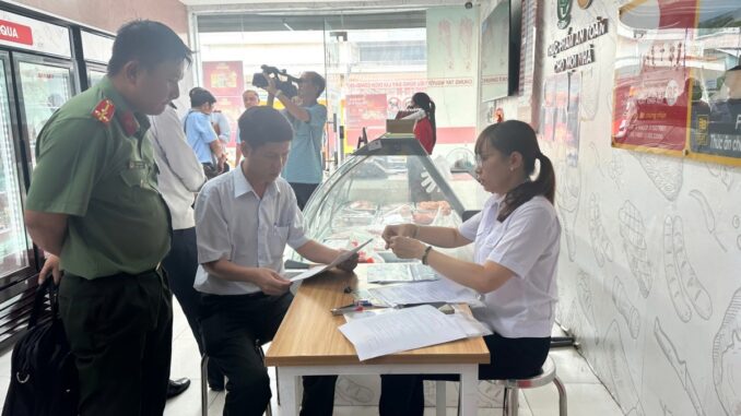 Chính thức: Nơi bà con tin tưởng mua thức ăn bao năm nay vừa bị x:.ử ph:.ạt rồi Chính thức: Nơi bà con tin tưởng mua thức ăn bao năm nay vừa bị x:.ử ph:.ạt rồi