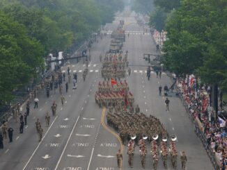 Mỹ duyệt binh hoành tráng