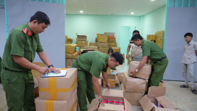 Chấn động đường dây 12 tấn kem trộn dùng bột hóa chất: Bán sỉ theo cân, đã “chốt” hơn 100.000 đơn hàng Chấn động đường dây 12 tấn kem trộn dùng bột hóa chất: Bán sỉ theo cân, đã “chốt” hơn 100.000 đơn hàng