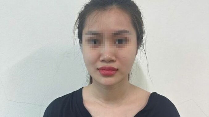 ‘Nữ quái’ bán ma túy dùng cho thuốc lá điện tử ra đầu thú ‘Nữ quái’ bán ma túy dùng cho thuốc lá điện tử ra đầu thú