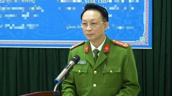 Khởi tố nguyên Trưởng Công an huyện vì nhận hối lộ một bộ bàn ghế
