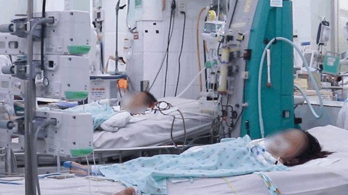 Bé 12 tuổi sốc nặng khi đi xe khách từ Bình Phước lên TP.HCM: Cảnh báo từ một ca sốt xuất huyết chậm trễ Bé 12 tuổi sốc nặng khi đi xe khách từ Bình Phước lên TP.HCM: Cảnh báo từ một ca sốt xuất huyết chậm trễ