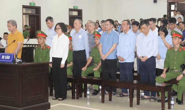 Vợ ông Trịnh Văn Quyết xin cho chồng được áp dụng hình phạt tiền thay vì tù giam Vợ ông Trịnh Văn Quyết xin cho chồng được áp dụng hình phạt tiền thay vì tù giam
