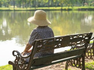 Về hưu với 20 tỷ tiết kiệm, tôi nhận ra mình thất bại thảm hại: Chỉ ước được như bà bán rau hàng xóm
