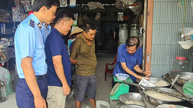 Cần Thơ “gạo trắng nước trong”, bao nhiêu năm nay người dân ăn phải gạo giả mà không phát hiện ra, bảo sao thấy mùi l:ạ Cần Thơ “gạo trắng nước trong”, bao nhiêu năm nay người dân ăn phải gạo giả mà không phát hiện ra, bảo sao thấy mùi l:ạ
