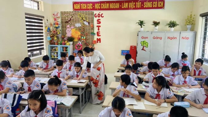 Chính thức: Nhà giáo được hưởng lương cao nhất trong thang bậc lương Chính thức: Nhà giáo được hưởng lương cao nhất trong thang bậc lương
