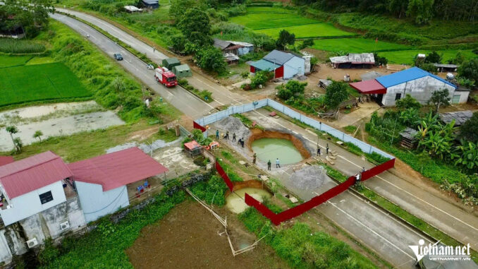 Cảnh sát kể phút tiếp cận sâu bên trong hàm ếch, tìm nạn nhân nghi rơi ‘hố t:ử th:ần’ Cảnh sát kể phút tiếp cận sâu bên trong hàm ếch, tìm nạn nhân nghi rơi ‘hố t:ử th:ần’