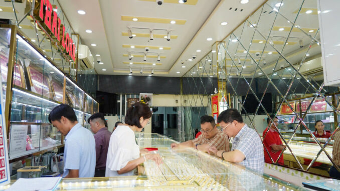 Xử phạt 03 cơ sở kinh doanh vàng không đủ hàm lượng Xử phạt 03 cơ sở kinh doanh vàng không đủ hàm lượng