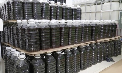 Đột kích cơ sở sản xuất nước mắm bằng hương liệu, hóa chất quy mô lớn