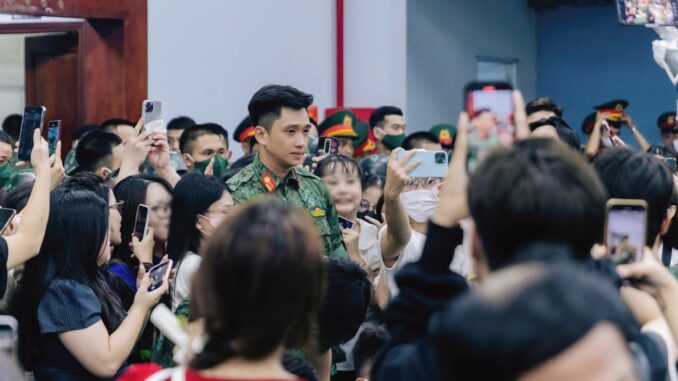 Xin hãy để Hiệp được làm một người lính, không phải một ngôi sao Xin hãy để Hiệp được làm một người lính, không phải một ngôi sao