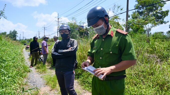 Tìm ra người đổ hàng chục nghìn thực phẩm chức năng ở TPHCM Tìm ra người đổ hàng chục nghìn thực phẩm chức năng ở TPHCM