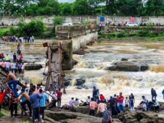 Ấn Độ 2 ngày toàn c;hết c;hóc: Lại s;ập cầu trong đêm rồi, gần 200 người bị nước c;uốn trôi…