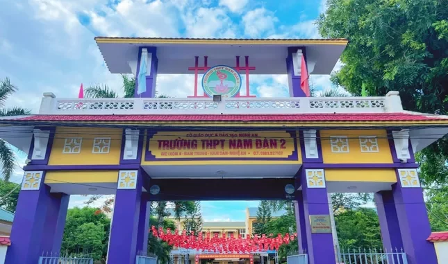 Nhà trường lên tiếng vụ thầy giáo phán ‘Học chi cho lắm rồi cũng đi làm công nhân’ Nhà trường lên tiếng vụ thầy giáo phán ‘Học chi cho lắm rồi cũng đi làm công nhân’