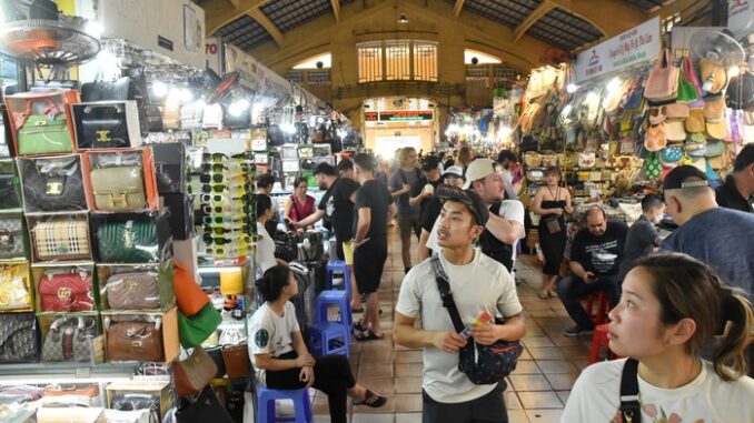 Cục Thuế đề nghị hỗ trợ miễn phí cho hộ kinh doanh về hóa đơn điện tử Cục Thuế đề nghị hỗ trợ miễn phí cho hộ kinh doanh về hóa đơn điện tử