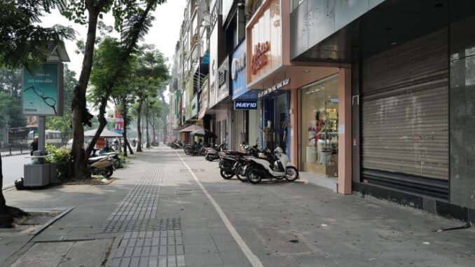 Hà Nội chưa bao giờ u ám đến thế: Hàng loạt hàng quán đóng cửa, trả mặt bằng Hà Nội chưa bao giờ u ám đến thế: Hàng loạt hàng quán đóng cửa, trả mặt bằng