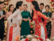 Tôi ngồi dưới hàng ghế khách mời, vỗ tay đều đều, nở nụ cười rạng rỡ: “Trời ơi, cảm động ghê luôn đó!”