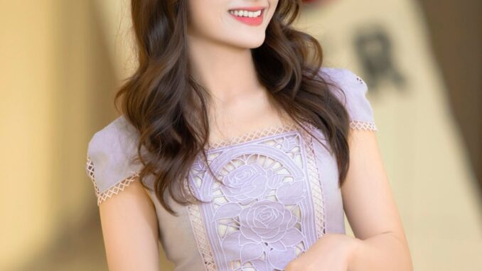 Nữ diễn viên Việt mất tích suốt 2 năm vì bị trầm cảm, sụt 24kg đến nỗi gầy trơ xương cổ Nữ diễn viên Việt mất tích suốt 2 năm vì bị trầm cảm, sụt 24kg đến nỗi gầy trơ xương cổ