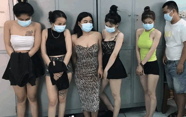 Bắt quả tang 1 thanh niên và 5 cô gái mở tiệc ‘bay lắc’ trong căn nhà thuê – Vn Online Bắt quả tang 1 thanh niên và 5 cô gái mở tiệc ‘bay lắc’ trong căn nhà thuê – Vn Online