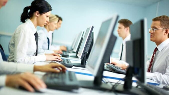Những nghề được dự đoán biến mất trong 10 năm tới, bố mẹ cân nhắc khi định hướng con theo học Những nghề được dự đoán biến mất trong 10 năm tới, bố mẹ cân nhắc khi định hướng con theo học