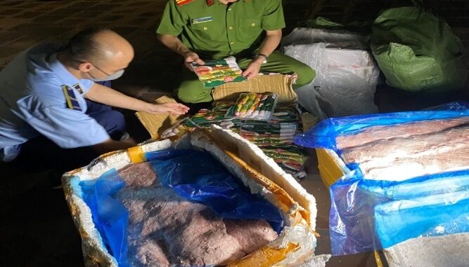 Xúc xích phơi nắng 7 ngày không ô;i t;hiu: C;ắt ra nhìn thấy thứ bên trong mới c;hoáng Xúc xích phơi nắng 7 ngày không ô;i t;hiu: C;ắt ra nhìn thấy thứ bên trong mới c;hoáng