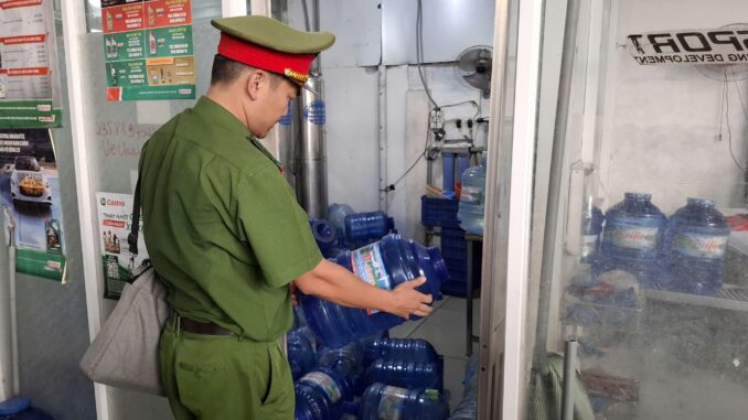 Nước tinh khiết giá rẻ: Sản xuất ngay trong tiệm rửa xe Nước tinh khiết giá rẻ: Sản xuất ngay trong tiệm rửa xe